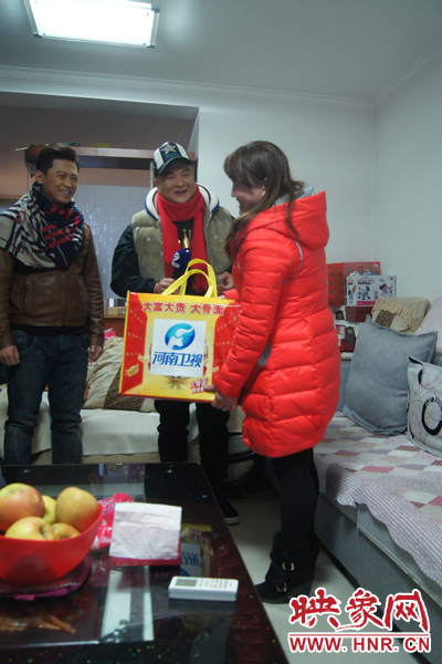 范軍、張竟達噓寒問暖送祝福