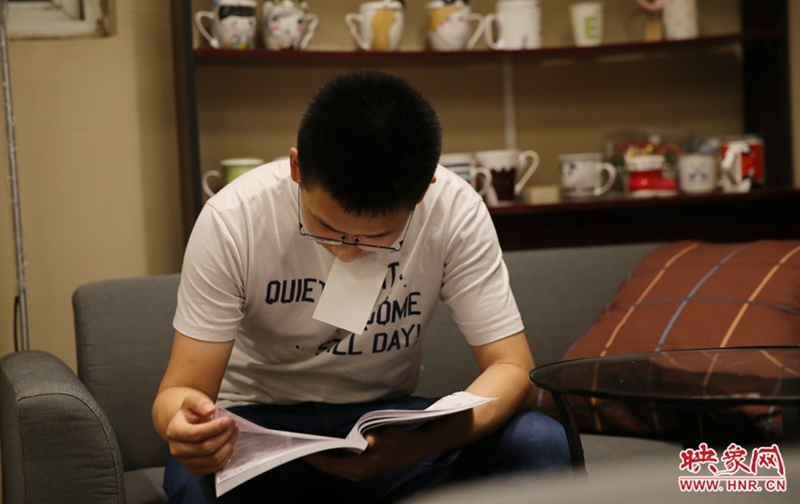 楊栗，22歲，某大學大三學生：喜歡這種看書的環(huán)境。