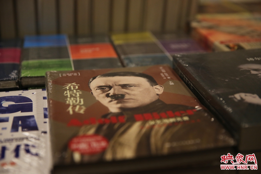 書店內(nèi)的書。