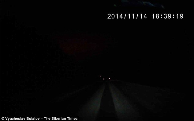 俄黑夜突然變白晝達11秒 政府否認是爆炸或UFO 俄黑夜突然變白晝達11秒 政府否認是爆炸或UFO