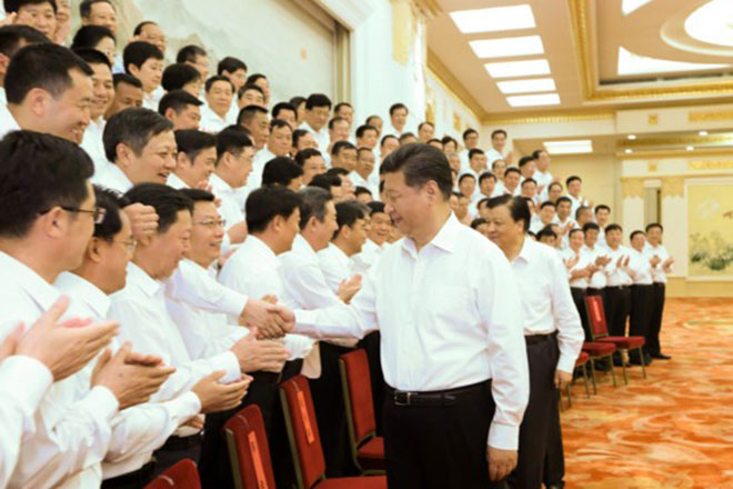 6月30日，黨和國家領(lǐng)導(dǎo)人習(xí)近平、劉云山等在北京人民大會堂會見全國優(yōu)秀縣委書記。